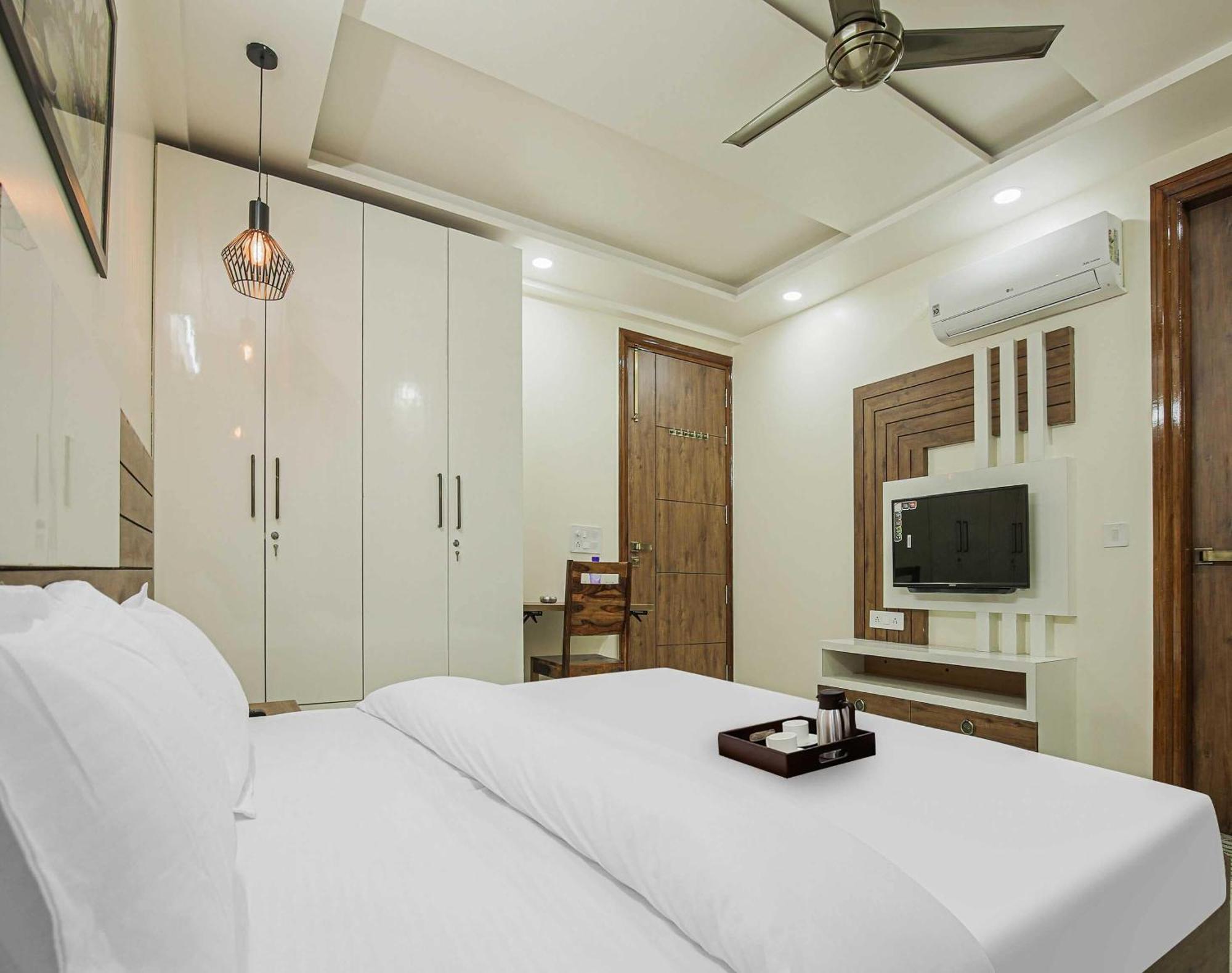Hotel Maharaja Palace Gurgaon Bagian luar foto