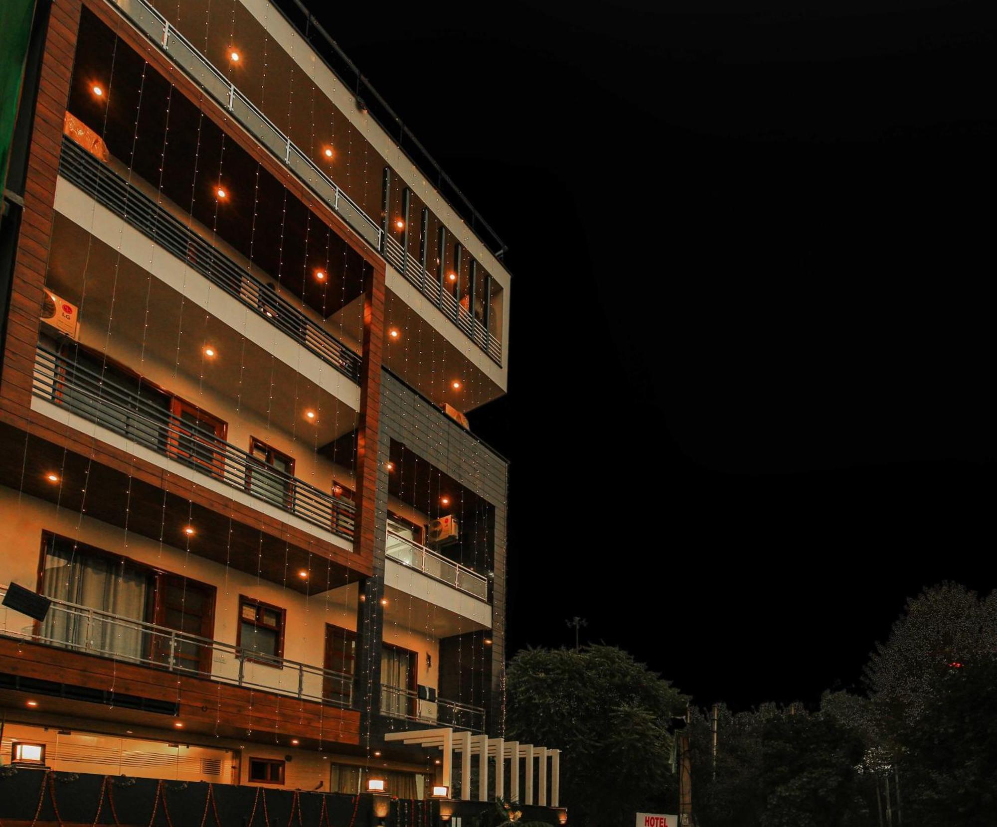 Hotel Maharaja Palace Gurgaon Bagian luar foto